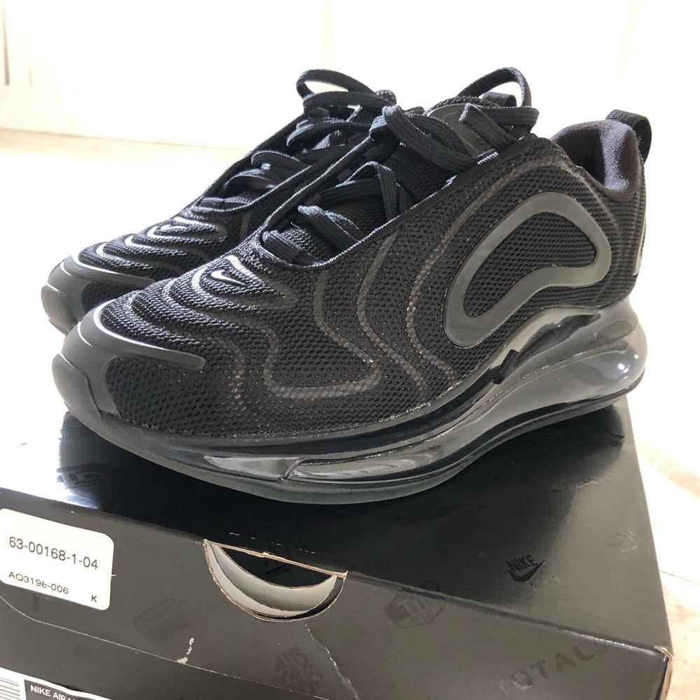 Nike AIR MAX 720 (GS) READ!